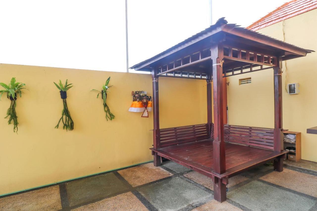 Dewi Uma House Hotel Denpasa Buitenkant foto