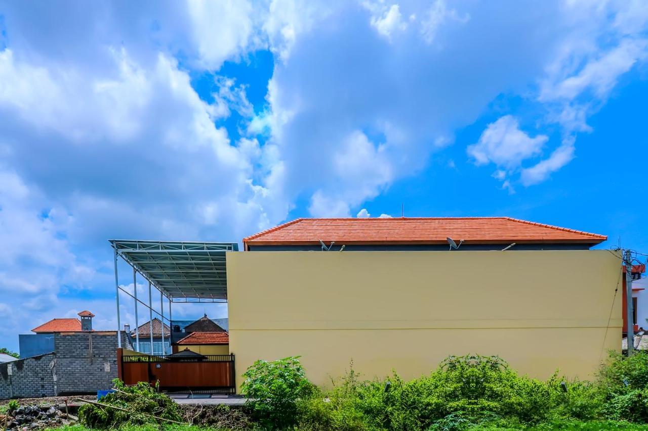 Dewi Uma House Hotel Denpasa Buitenkant foto
